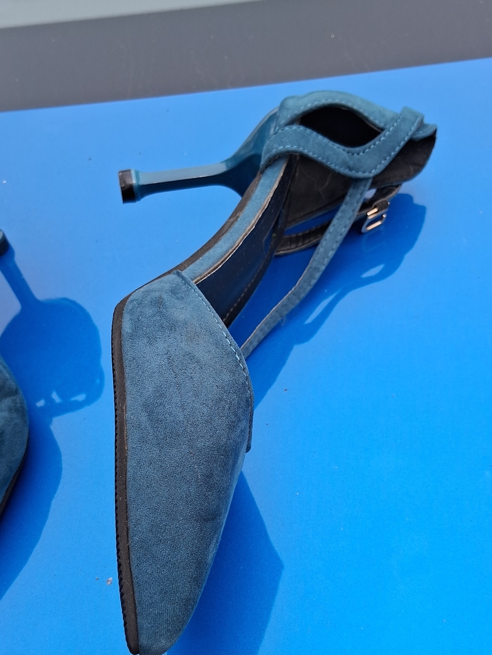 She & In heels - Picture 9 of 11